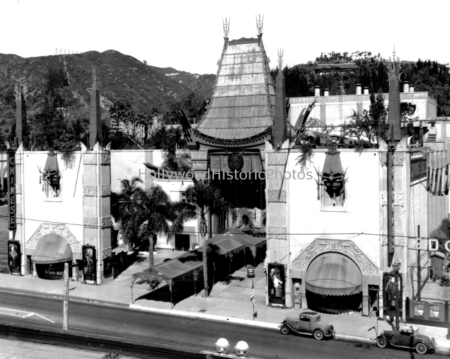 Graumans Chinese Theatre 1933 Premiere Queen Christina 6925 Hollywood Blvd..jpg